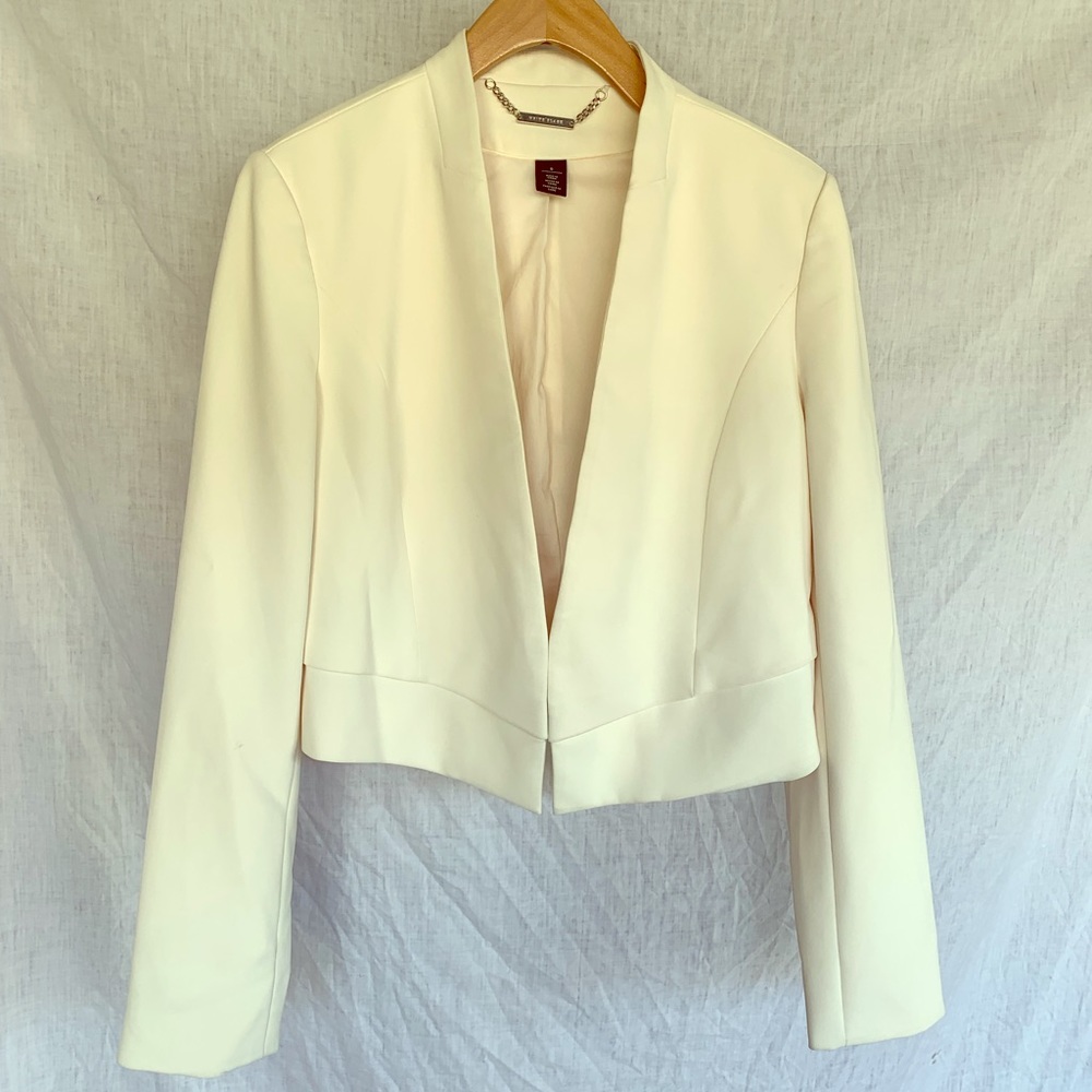 Cropped Cream Jacket- Chic and Versatile
